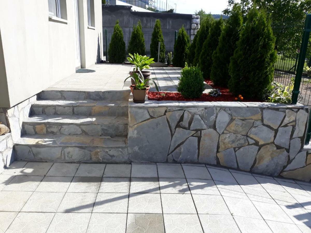 Simica Cose Apartment Vrdnik Ngoại thất bức ảnh